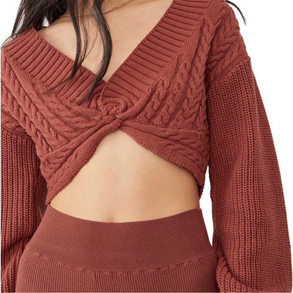 Free People Emilie Cropped Twist Front Cable Sweater Cherry Cola Red Size L - Picture 2 of 8